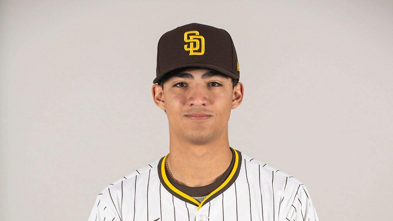 San Diego Padres pitching prospect Humberto Cruz pleads guilty to misdemeanor human-smuggling charge in Arizona and self-deports to Mexico
