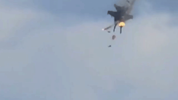 Two U.S. Navy EA-18G Growlers collide during aerial demonstration at Gunfighter Skies Air Show near Mountain Home AFB; four crew eject safely