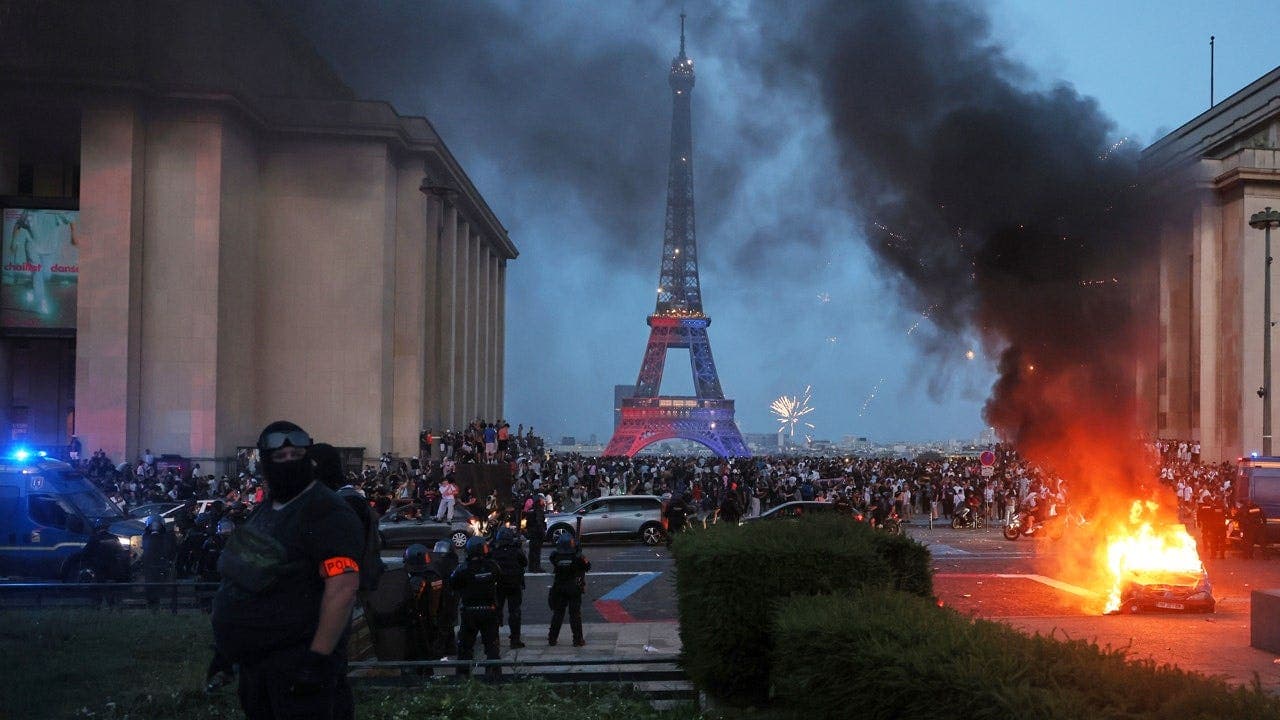 45 Arrested After Fires, Vandalism and Clashes with Police in Paris Following Paris Saint-Germain's Champions League Victory