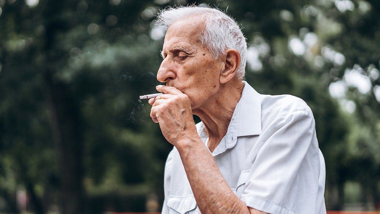 25-year study of 32,000+ adults finds quitting smoking associated with lower dementia risk; benefits grow the longer smoke-free and when weight gain is minimal