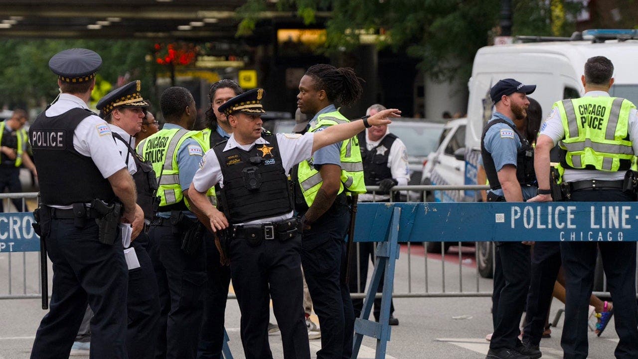 Chicago weekend shootings leave 3 dead, 15 shot