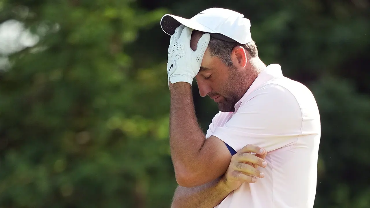 Scottie Scheffler expresses frustration with caddie after ball finds water on 16th hole during first round of Memorial Tournament at Muirfield Village (June 4, 2026)