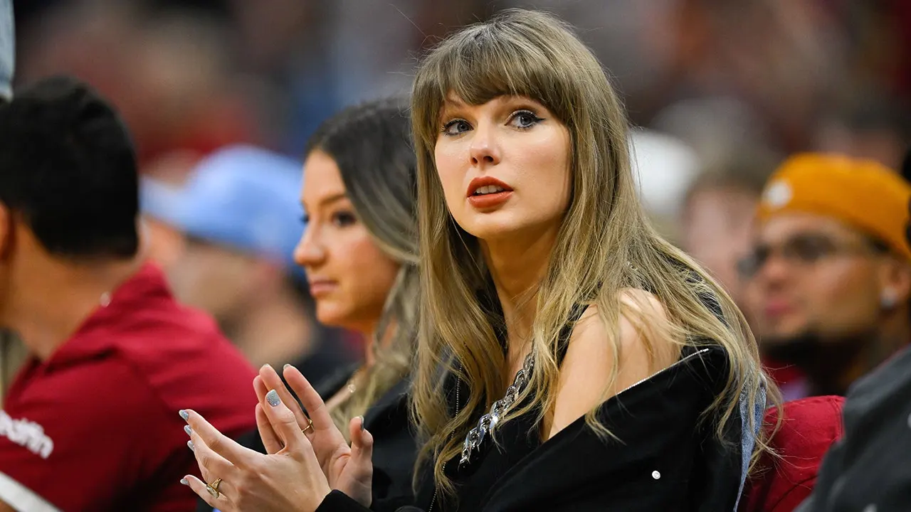Taylor Swift's Courtside Seat Auctioned by Cavaliers