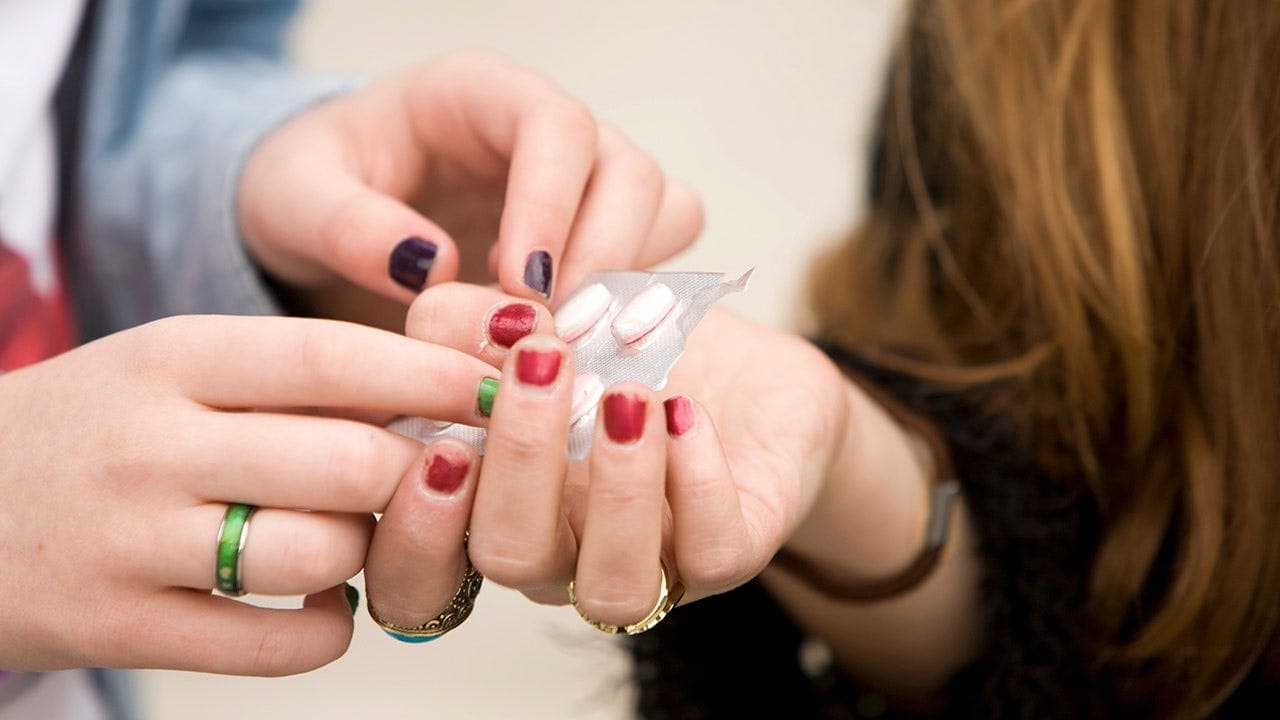 Rise in Teen Benadryl Abuse Linked to Social Media